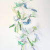Bladeren (2025) kunststof, drukinkt en draad, 40 x 20 x 15 cm (particuliere collectie)